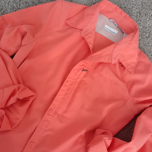 Columbia Tops - NWOT Coral Columbia *buy or bundle only*  lifestyle top